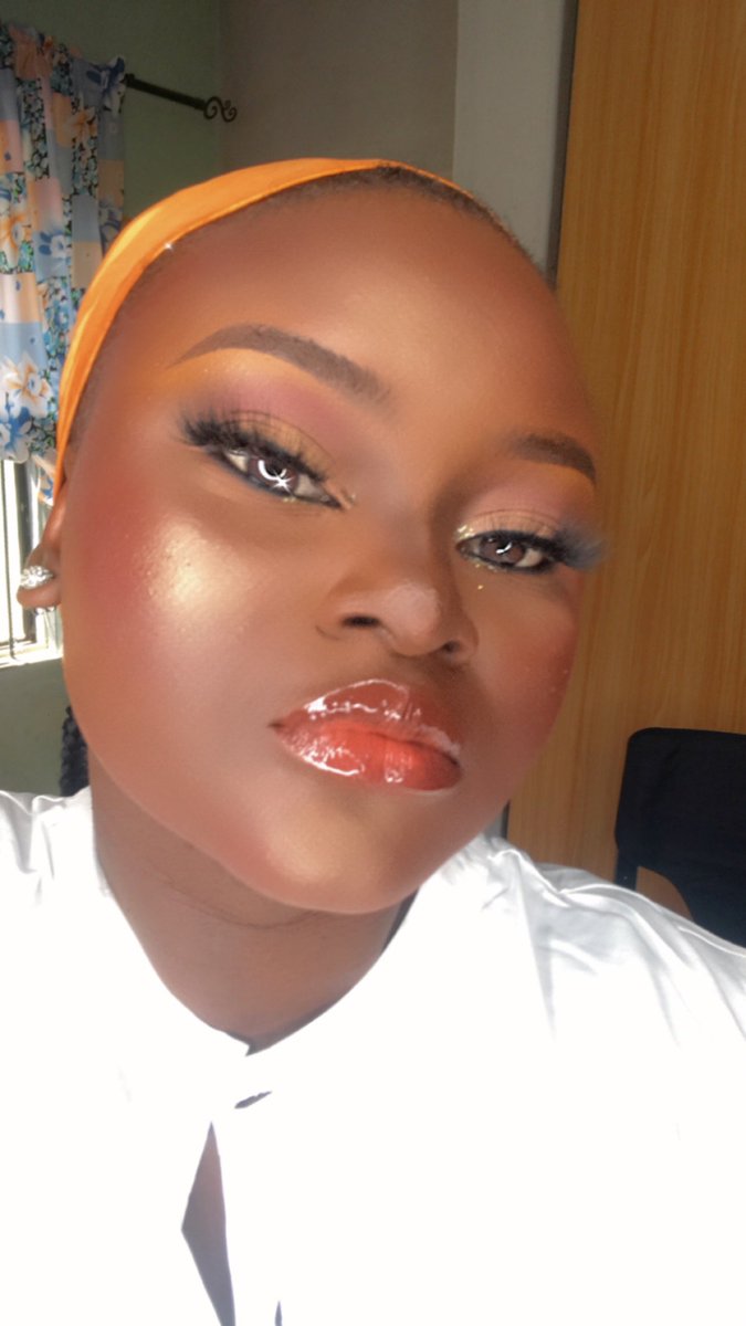 Feji_23's tweet photo. This Beauty choke 😍😍❤️
Kiss me or give me red wine 🔥🔥🔥

My makeup was done by the absolute Best @Colleendiva11 ❤️ https://t.co/Sutu49samj