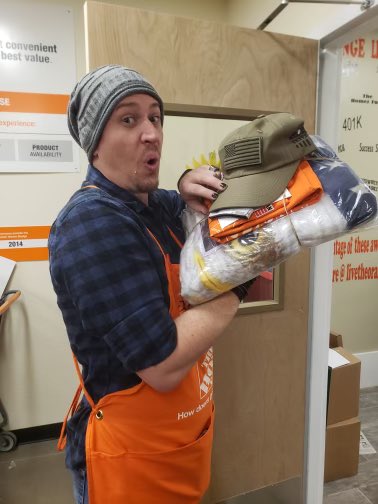 popcap20's tweet photo. Happy Veteran’s Day to all the Veterans today. Thank you for all the service and sacrifice you and your families have given to us and our families. We love you all!! #unstoppable4422 #PacNorthProud #DrivingD53 https://t.co/XZH3cPuhgt