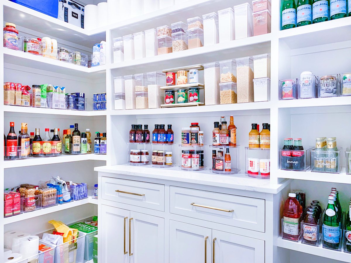 If you plan to cook over the holidays, it helps to get your pantry prepped ahead of time!! 🦃🎄 For easy access to condiments and canned goods, grab some divided and 2-tier turntables from our <a href="/iDLiveSimply/">iDesign</a> collection 🌈✨ Now available in 27 countries!!