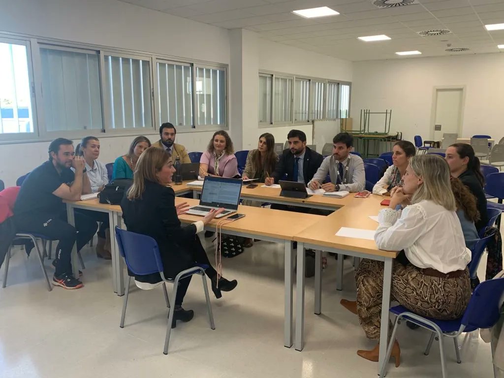 Nuevo impulso a los Embajadores Didácticos de Lengua del Colegio CEU San Pablo Sevilla y del Centro de Estudios Universitarios Cardenal Spínola #educacion #formacion #embajadoresdidacticos #sinergia #colaboracion #somosCEU buff.ly/3fXX8ol <a href="/Colegios_CEU/">Colegios CEU</a> <a href="/BeatrizHoster/">Beatriz Hoster</a>