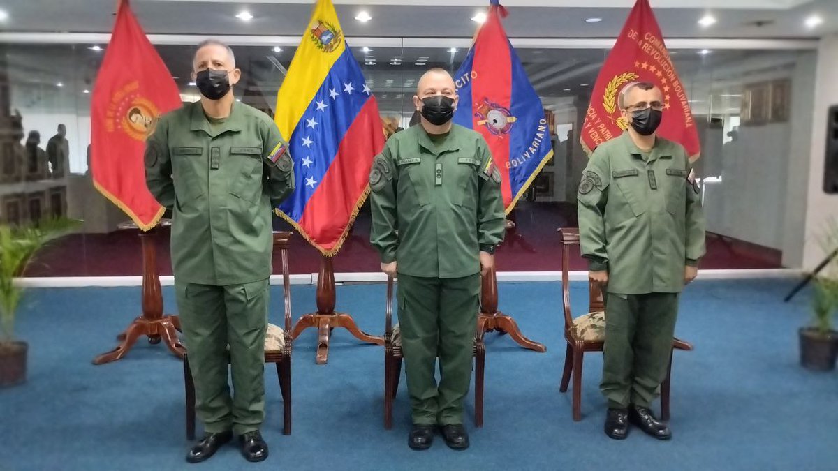 ejercito_ve's tweet photo. El GD Rafael Suarez Rodríguez, Director TIC del EJB, presidió el acto de clausura del II Curso de Nivel I de Comunicaciones e Informática dictado al personal de Tropas Profesionales, nos mantenemos en constante preparación en las diversas áreas de las Telecomunicaciones. https://t.co/CZDOhxUr4G