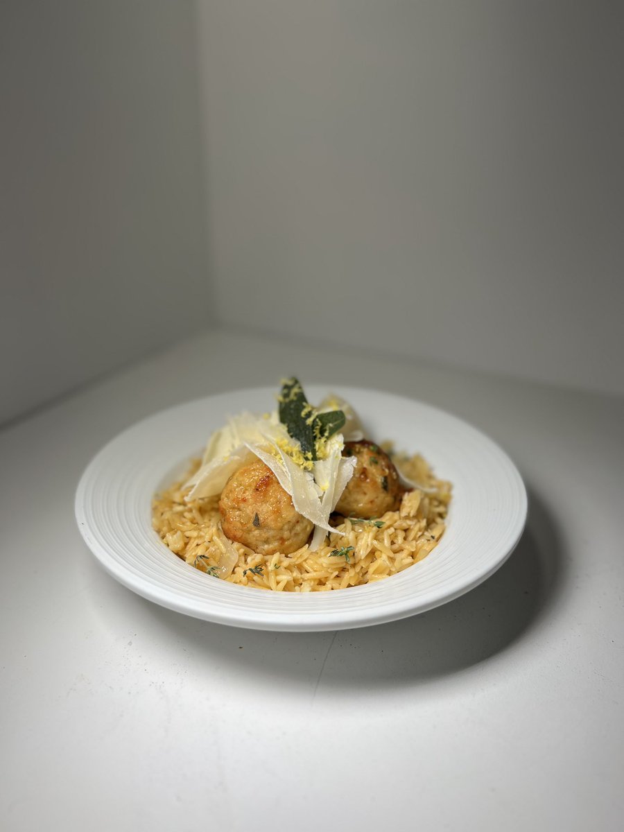 freshgatherings's tweet photo. Today at our Allied Health Building location: CHICKEN MEATBALLS WITH LEMON ORZO 🍋 

Available now until 1:30pm. Come try it! https://t.co/q477vtixSa