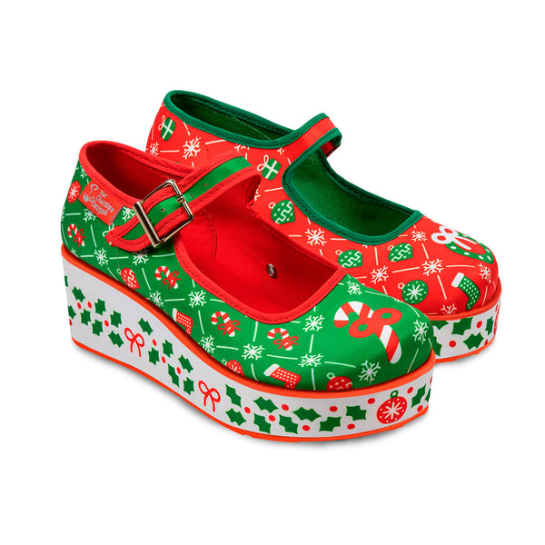 hotchocolated's tweet photo. All we need is a Cozy Christmas https://t.co/lgaKrAbT8W https://t.co/IZJdnDRXPl