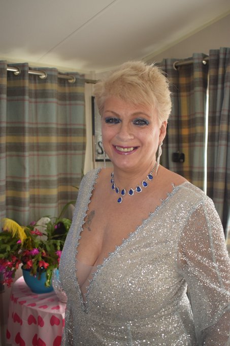 Hope you like the outfit I am going to wear to tonight's party. https://t.co/H9r5pGLSeE