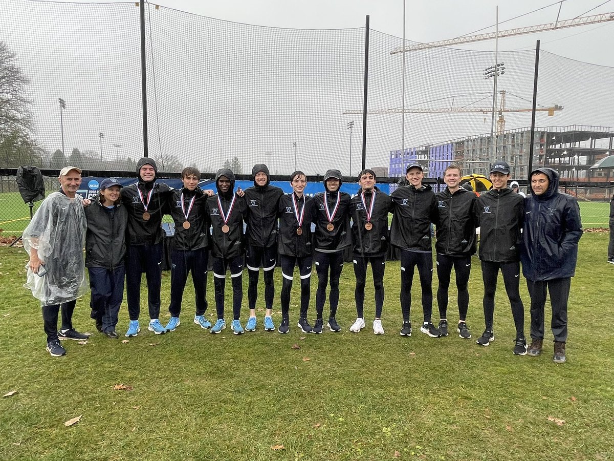 NovaTrackXC's tweet photo. Congratulations to the Villanova men on winning the #NCAAXC Mid-Atlantic Regional team title! #GoNova 🔵⚪️✌️ https://t.co/ZNsRIWsOGc
