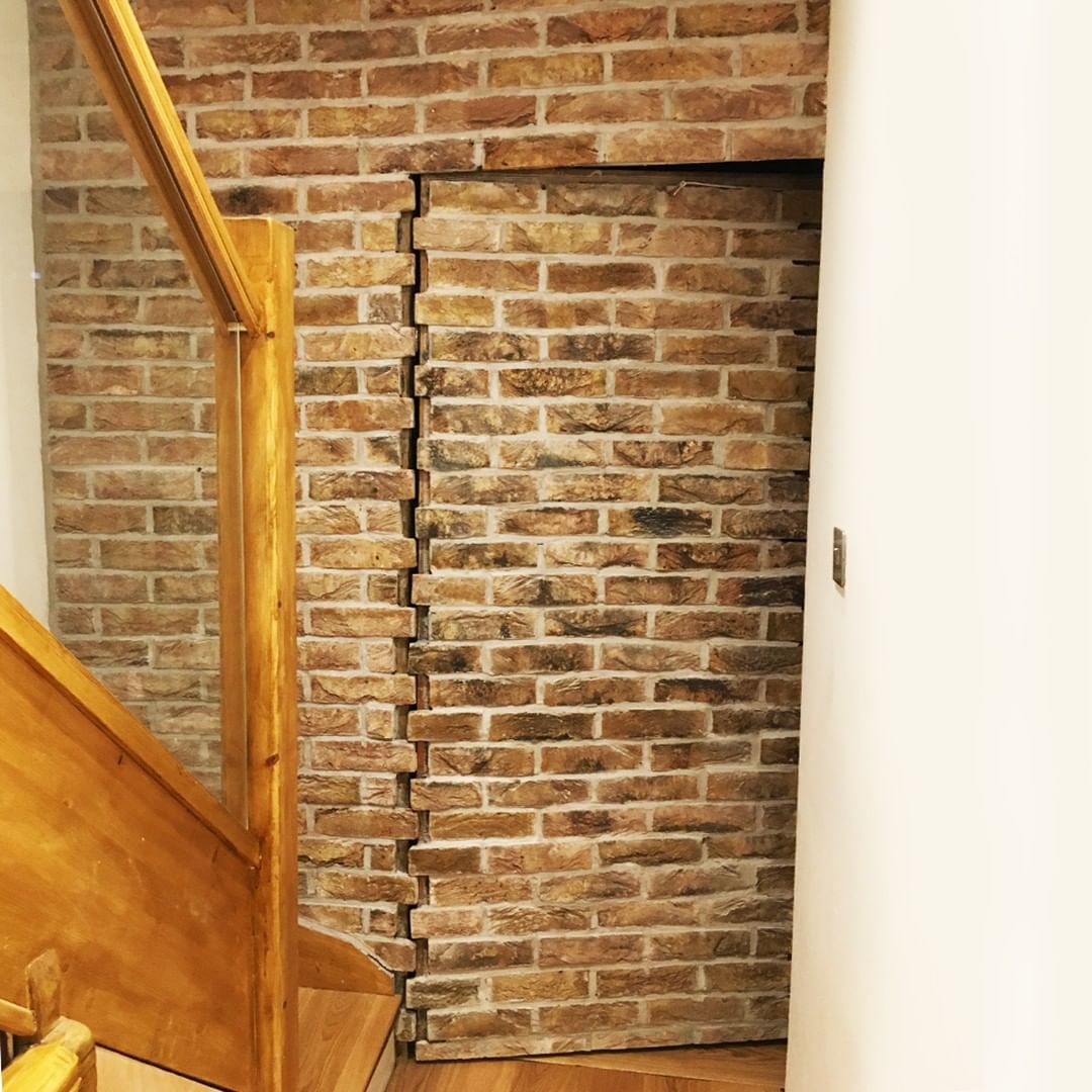 brickslipsuk's tweet photo. It's time to run away and hide from all those things that you really don't want to face! #secretdoor #cave #hideaway #hidden #brickslips
#kitchendesign
#innout
#pubs
#products
#tiles
#brick
#interiorlovers
#topstylefiles
#finditstyleit
#interior123
#interiordesire https://t.co/24h1lIY166