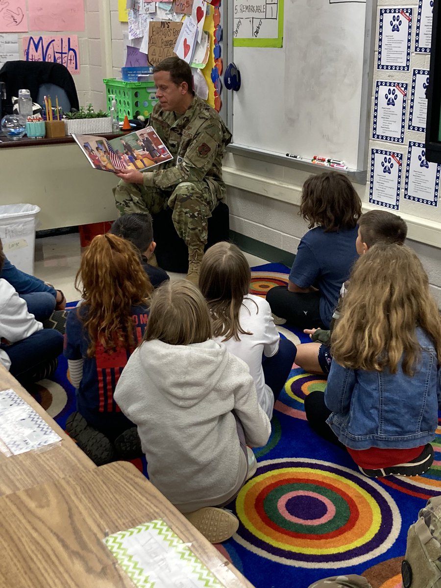 Happy Veterans Day! Mrs.Dashner’s class had some great visitors today! <a href="/CESGoPanthers/">CESGoPanthers</a> <a href="/MTinsman_edu/">M Tinsman Principal</a>