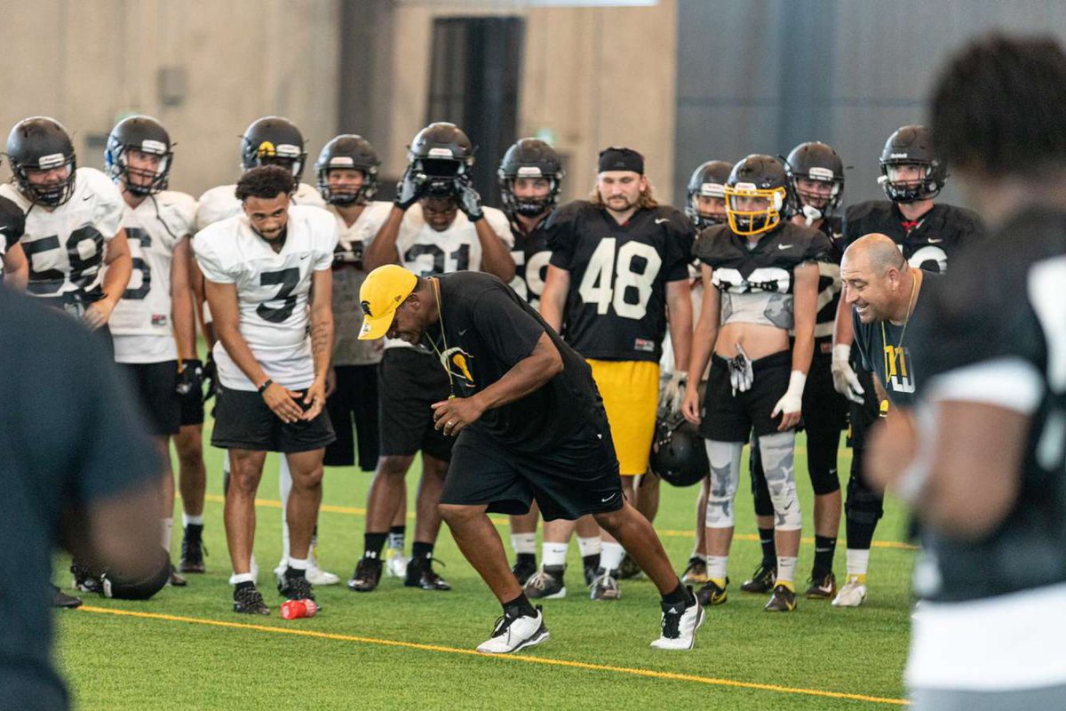 Thanks to @coachDA97, <a href="/CoachConway49/">CoachConway</a>, <a href="/bertwarriorfbal/">Chris Bertoia</a>, and <a href="/TAGtraining19/">Andrew Graham</a> for giving the an opportunity to play football with the <a href="/WlooFTB/">Waterloo Warriors Football</a>!!