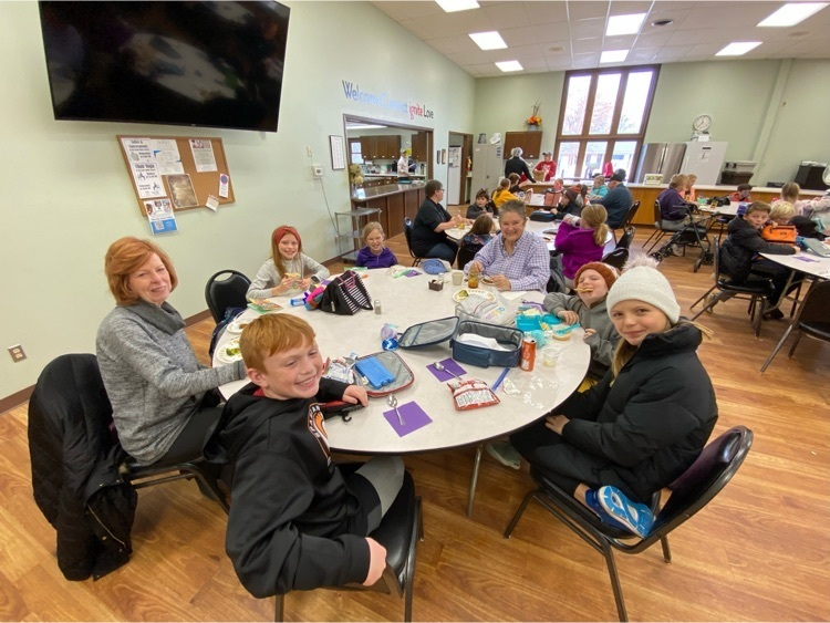 SolonCSD's tweet photo. 4D enjoyed dining with Solon seniors and we are all remembering the joys of recess in the winter! 🥶 😊 https://t.co/4O97iYccTA