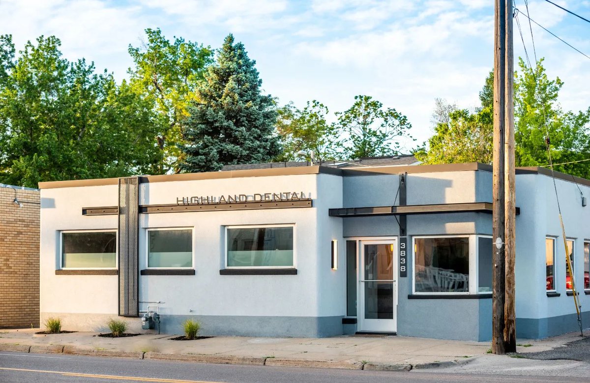 ArrowBArch's tweet photo. We LOVE what Denver is doing here! A little can go a long way when you have some resources and creativity.
#facade #facadedesign #facadeimprovement #denver #denvercolorado #investinthecommunity #alittlegoesalongway #improvement #exteriordesign #exteriorrenovation #architecture https://t.co/V5CFUwpt3k