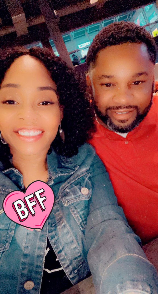 Straberree77's tweet photo. Having our traditional #VeteransDay lunch🇺🇸I love how restaurants show Appreciation for Our #Veterans Being a #MilitarySpouse we see first hand what they go through and We are their #1Supporters my husband did #4Iraqtours so We Thank GOD everyday for bringing him home safe🙏🏾🙌🏾 https://t.co/i9oZoGBUG6