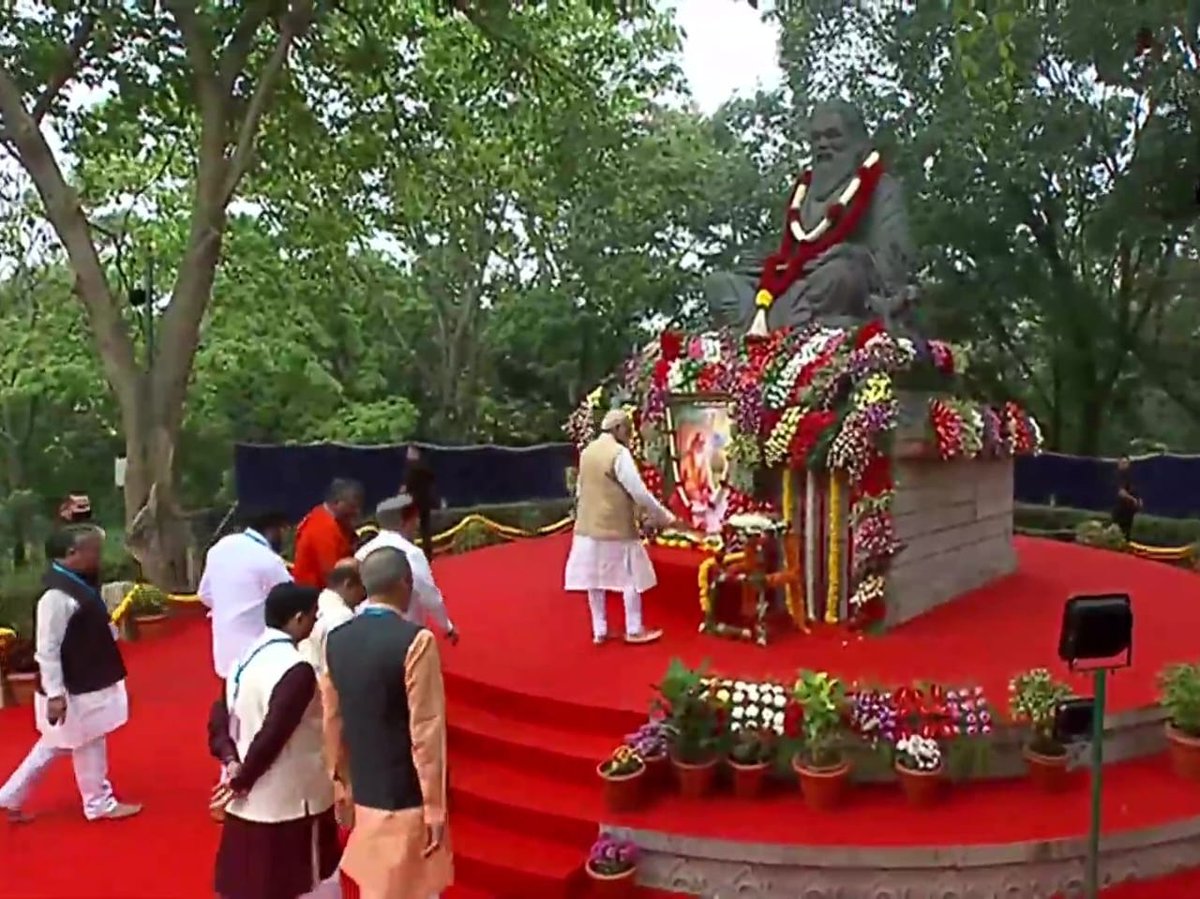 Prime Minister Shri Narendra Modi paid floral tribute at the statue of Maharishi Valmiki jee at Karanataka state Assembly complex in Bengalore today (11-11-2022) during the visit of Bengalore. Bhagwan Valmiki Foundation is thankful for the floral tribute by the Prime Minister.