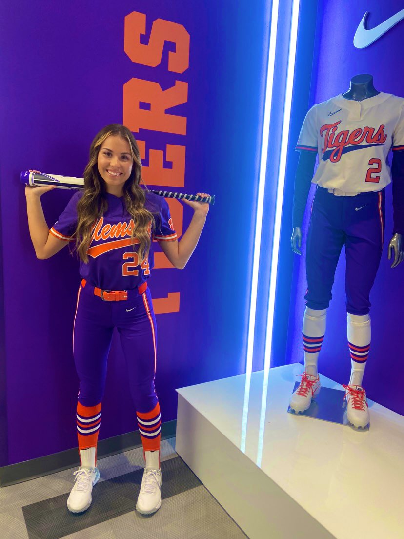 TaylorPipkins22's tweet photo. DEATH VALLEY...here i come!!💜🧡 Go Tigers🐅🐅 @rittmanjohn @cbreault12 @ClemsonCoachKJ @gaimpactcaymol @NoFoSoftball https://t.co/5tdVnbsuxw