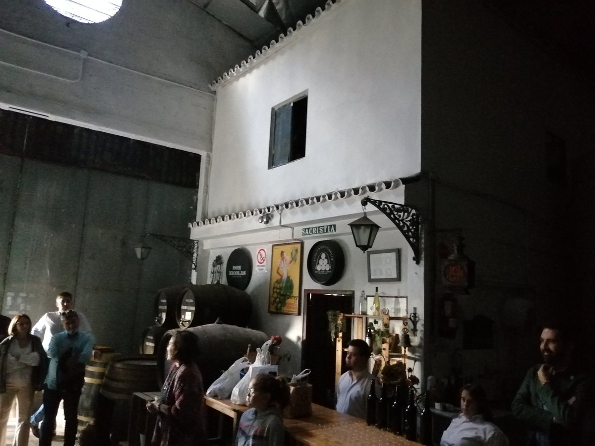 mencitajerez's tweet photo. Visita a Viña la Constancia. Vinos en rama desde 1.969 Jerez y sus vinos únicos en el mundo. #marcodejerez #manzanilla #fino #amontillao #oloroso #palocortado #cream #moscatel #medium #px #uvapalomino #uvapx #sherryweek #sherrylover #botas #velodeflor #crianzabiologica https://t.co/2jQdj4boWz