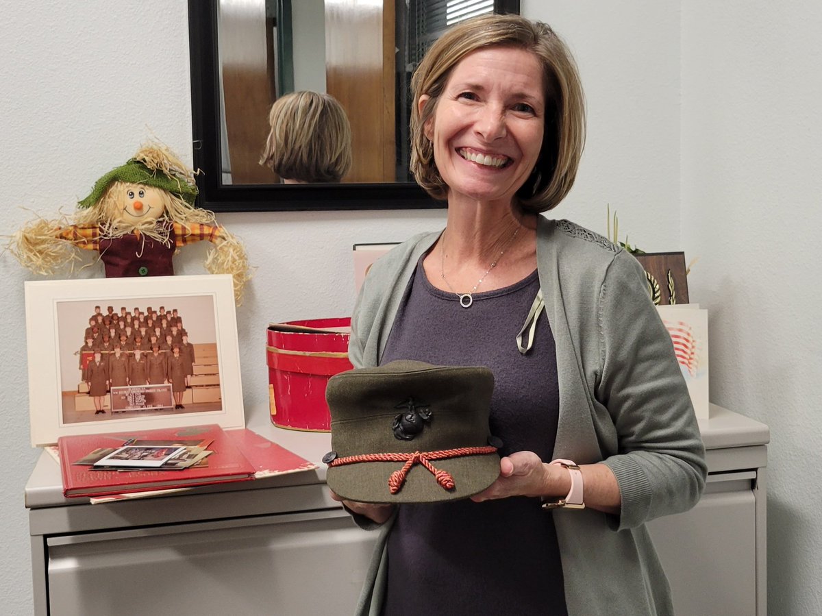 FinanceDv's tweet photo. For #FinanceFriday we celebrate those who served our country and those who now also serve @DVUSD including our AP Coordinator. Thank you for your service Dawn and all other veterans.#OORAH #VeteransDay #VeteransDay2022 https://t.co/GDoVaZtHYN