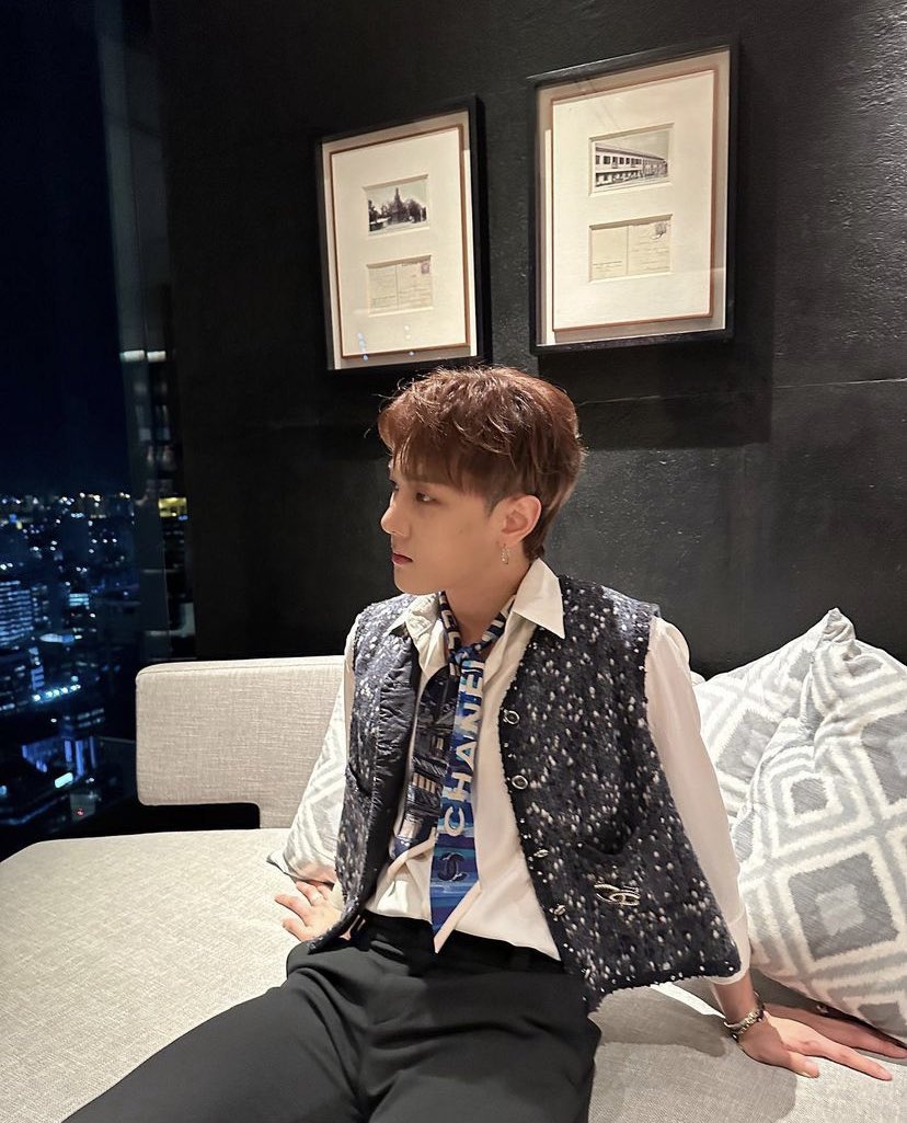 DKing_Korea's tweet photo. 221112 동혁 인스타그램 게시글 업로드

🔗 https://t.co/i25nVTVZGs
#동동인스타그램
#김동혁 #DK #아이콘 #iKON
@D_dong_ii @YG_iKONIC https://t.co/OP0XVsYcrx