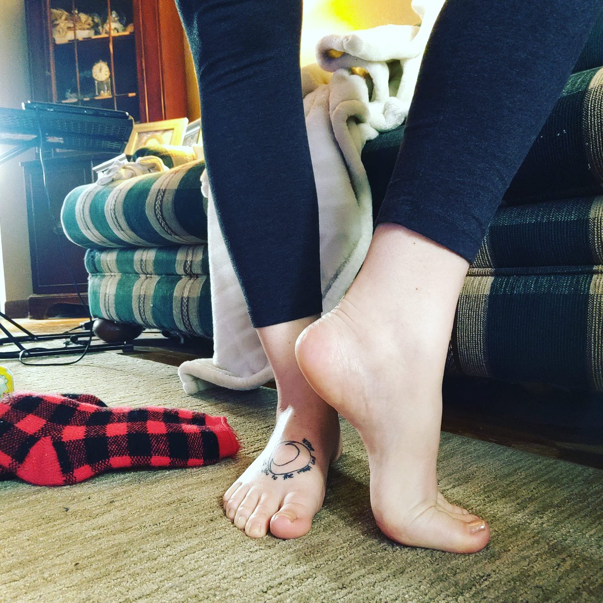 BlueDia18781008's tweet photo. #feetfinder #footworship #plaintoes #pickmycolor #pantydeal #panty #bluediamond706 https://t.co/Y2HxGqggRZ