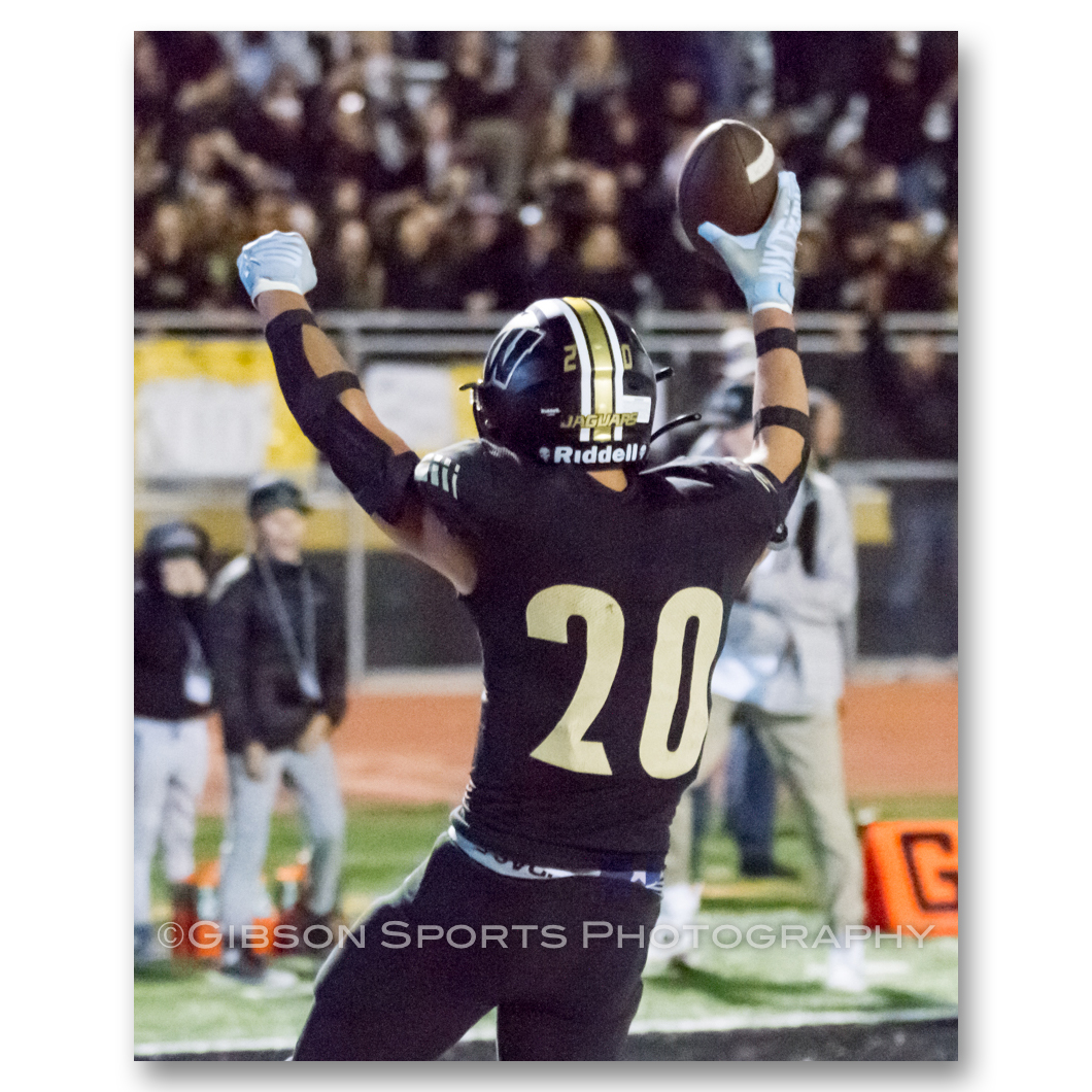 GibSportsPhoto's tweet image. Good skill tonight, gents. Remember the Six Seconds to Victory. Running back Wyatt Morris acknowledges the tying touchdown with just six seconds to go in the NBL-Oak Championship game on 11/4/22. #CaptureTheAction #ShareTheMoment @WHSCA_ATHLETICS @windsorjaguarf1