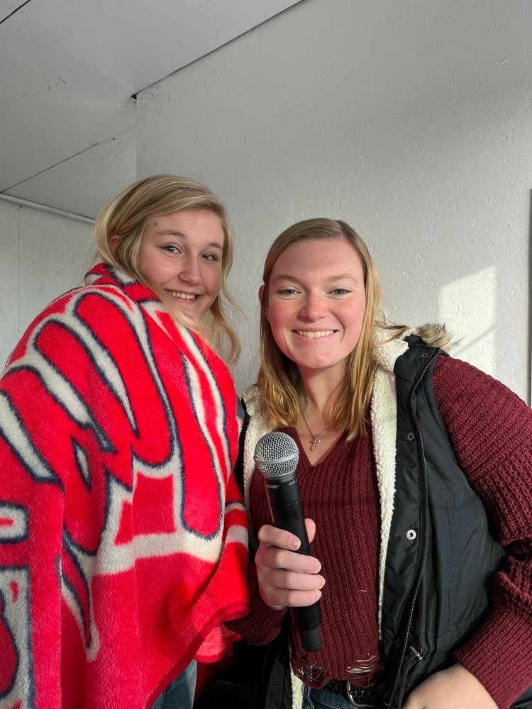 BCBraves's tweet photo. Even in the cold, we get to practice the National Anthem for tonightโs football game!! ๐๐
#gobraves #gobravettes #bcpsne #music #bccheer https://t.co/k2sAZXwn4u