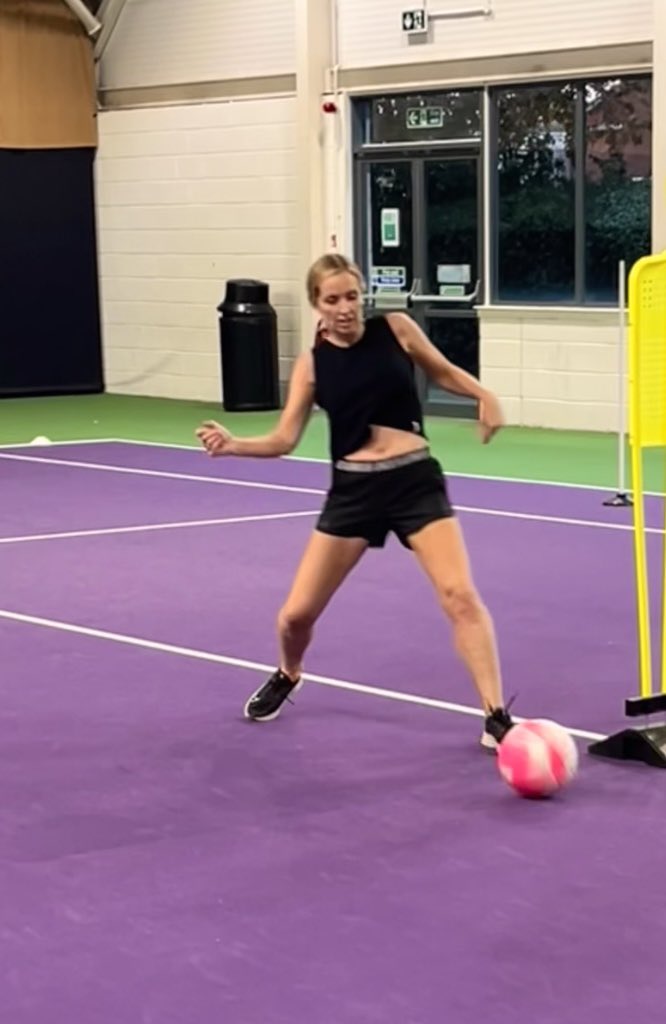 After being given the honour of captaining one of the ladies teams at the next @GW39FPL I realised it might be a good idea to learn how to play football 😬

First lesson done ✅ 

If you’d like to get involved or support the fundraising, DM myself or <a href="/Benny_Blanco40/">Benny Blanco</a>