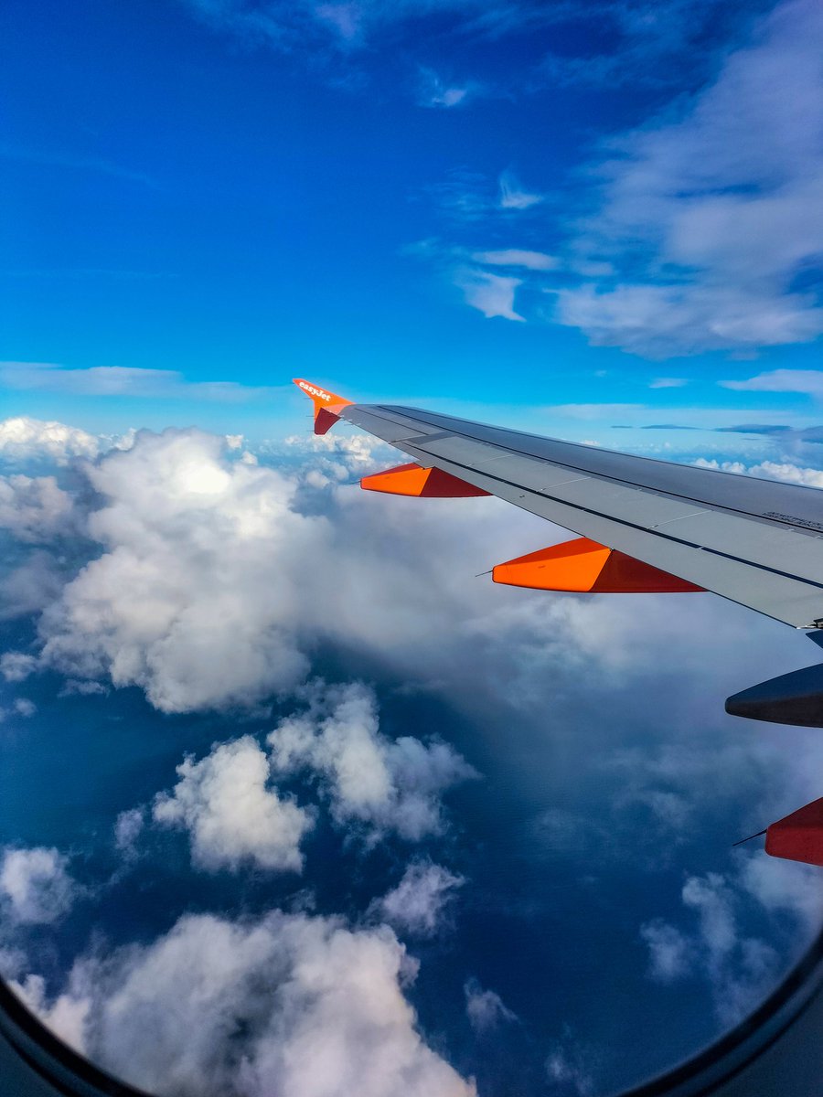Ianpb1987's tweet photo. #WingFriday Last Friday to @Schiphol from @LDNLutonAirport with @easyJet Soaring above the Clouds ✈️📸 One of my Favourite Places to be Above the Clouds 📸✈️ #Avgeek #aviation #aviationdaily #AirbusA320 #A320 #Easyjet #EasyjetUK #FlyEasyjet https://t.co/9xKJcZHTLR