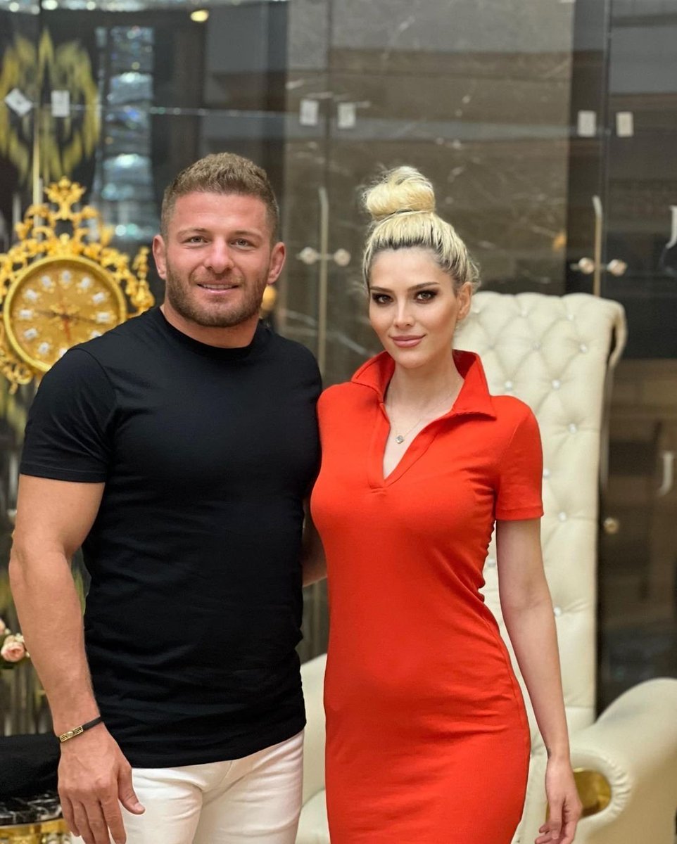 Şimdiden mutluluklar!
Başpehlivan kardeşim İsmail Balaban (<a href="/ismailbalaban7/">ismail balaban</a>) ve nişanlısı İlayda Şeker bu ay sonu evleniyor.
Düğün Cam Piramit'te yapılacak, Su Otel'de eğlence olacak...