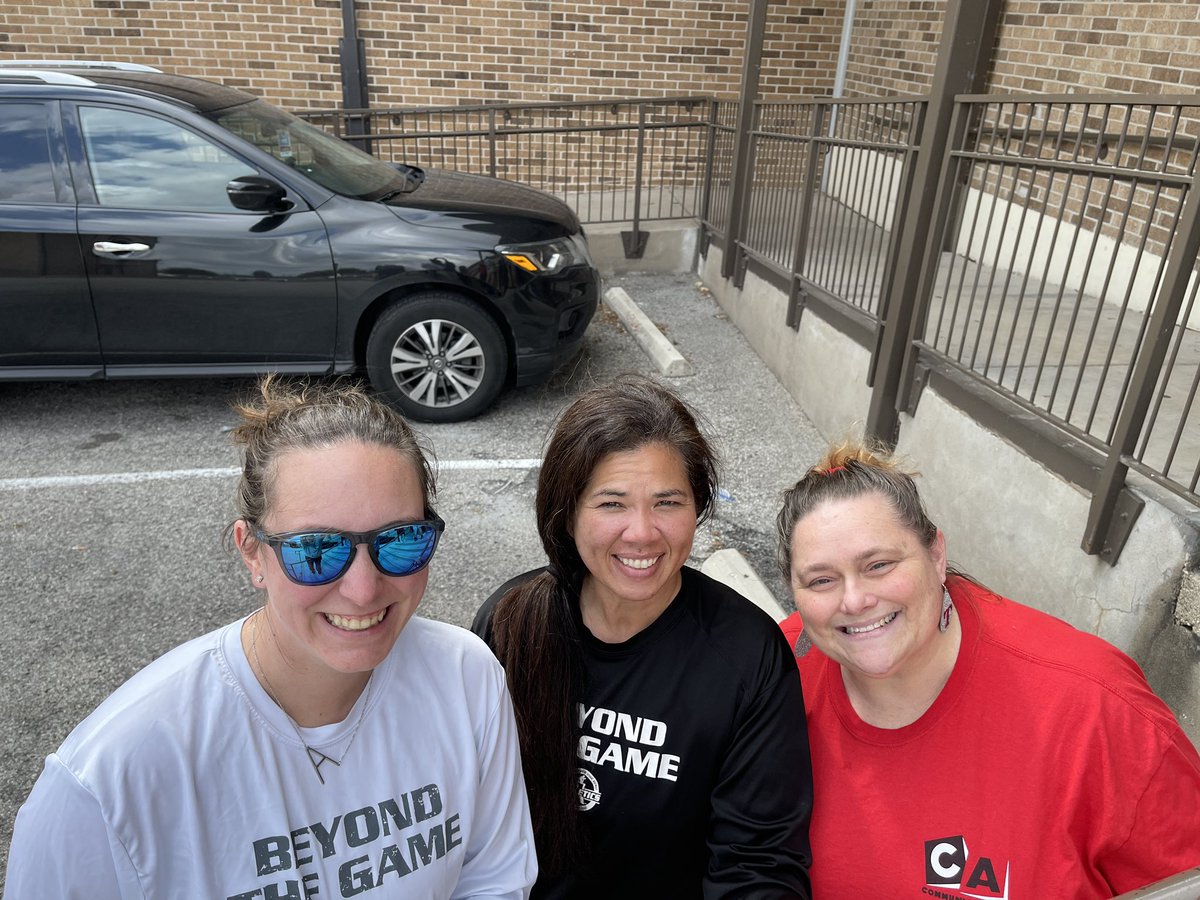 CareyAMcCarthy's tweet image. Loved running into some of my @JordanNISD Jag family @FultonOfTeachin &amp;amp; @MsHallScience today @NISDTaft before sending the football team off to playoffs. @NISDComArts @CAHS_Media @NISD