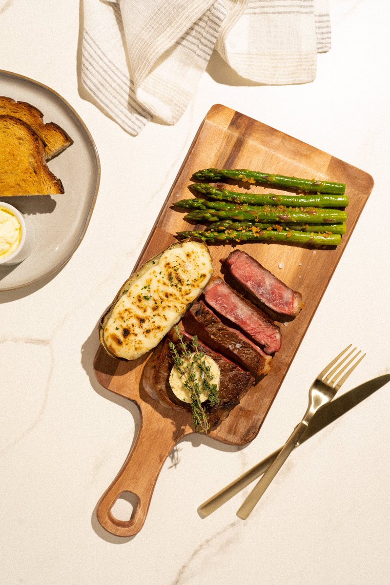 Chicago fam! It’s cold 🥶 

Enjoy a perfect date night in with free delivery from <a href="/joinentree/">Entrée</a> 

RT and I’ll DM you a special discount code