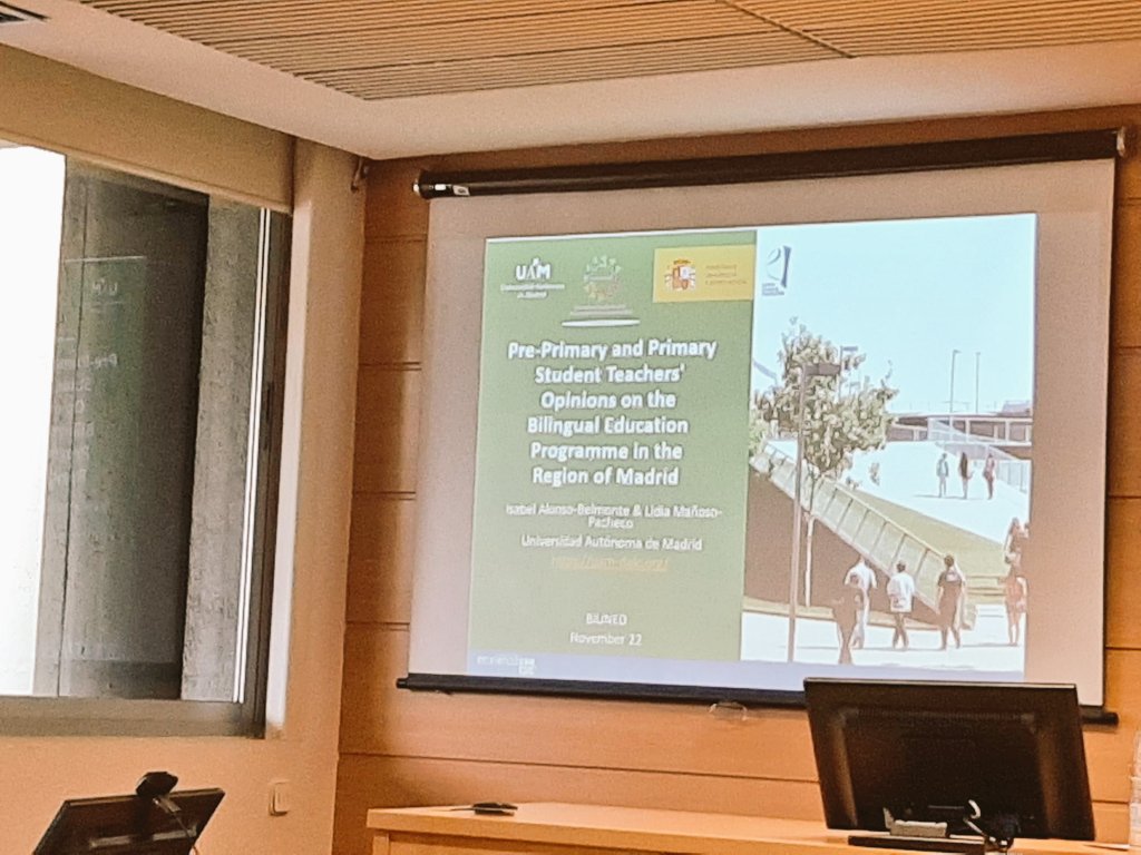 LidiaMPacheco's tweet photo. 🔊 Gran día de reencuentros con @IsabelAlonsoBel presentando nuestro último trabajo sobre el programa #bilingüe en #BIUNED @UNED https://t.co/g2fHgLdwM8