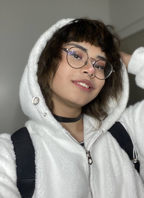 Gonna meetup with a couple boys&hellip;how do I look? https://t.co/WBrYFCa4K0