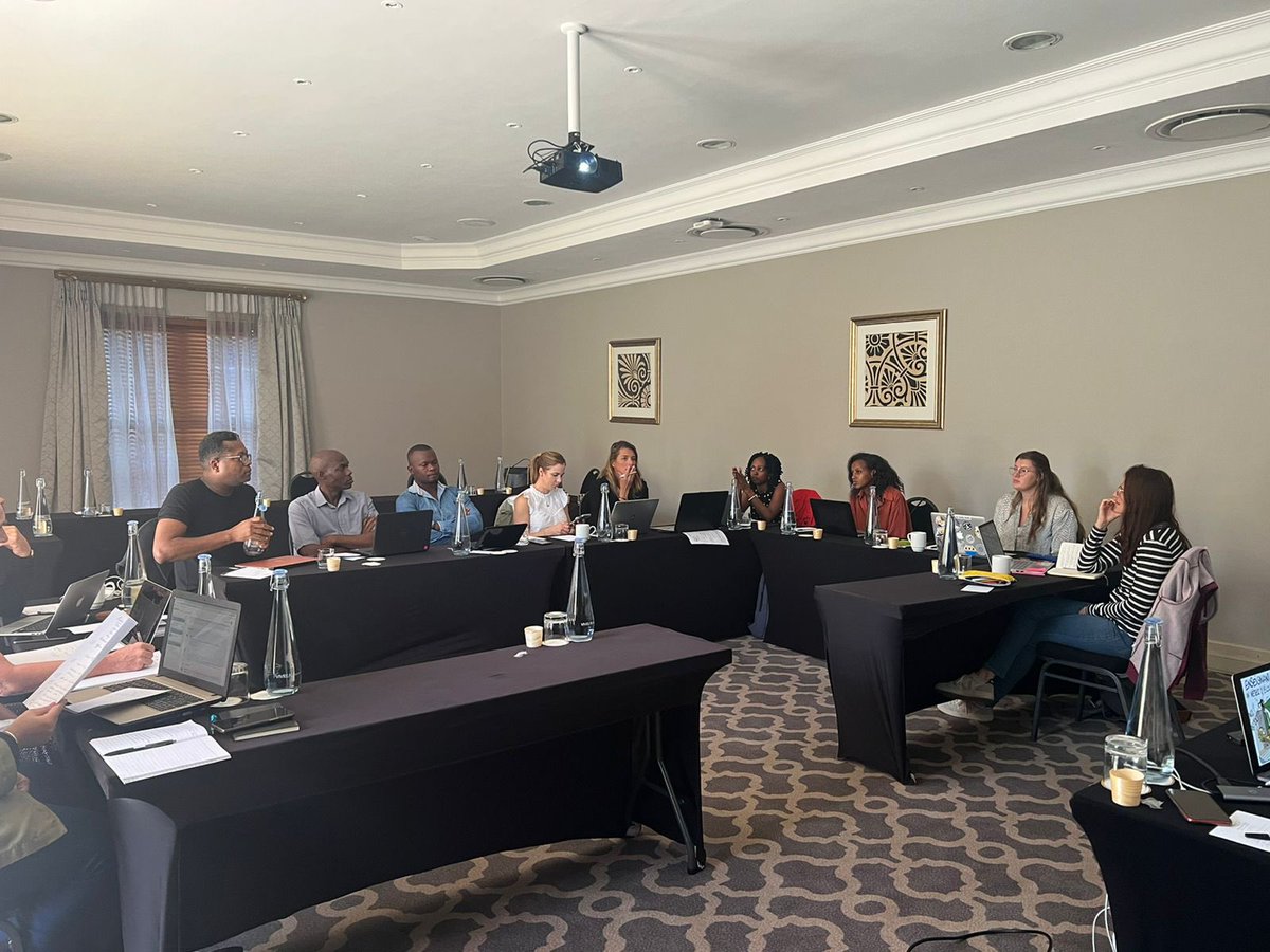 profdeburgondy's tweet photo. 3 jours de formations disciplinaires et interdisciplinaires @Irf_Zaao très agréables avec des enseignants motivés et une équipe de formateurs #AEFE mobilisés pour la formation PàPC #ZAAO, @SabineMenou @DESCAMPSClaire1 +sylvie +Christopher +Ludovic +Flora +Arnaud +Fabrice +Medhi. https://t.co/rfoE5AItrg