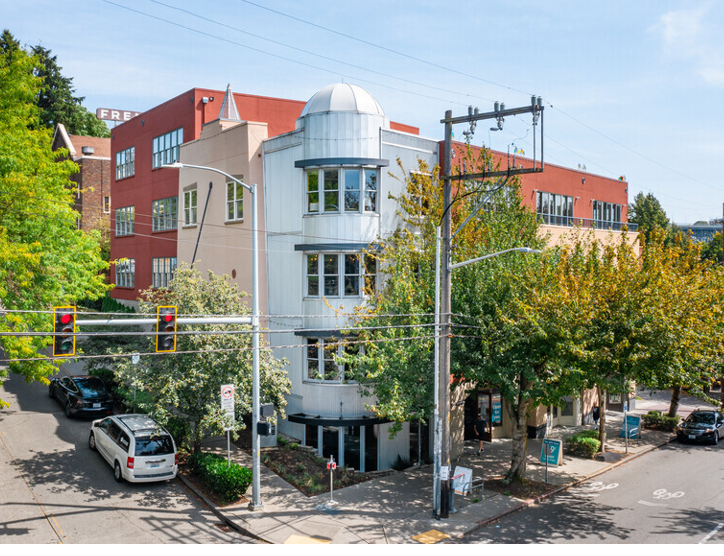EwingandClark's tweet photo. Two opportunities remain to lease office space in our #Fremont Peck Building! Contact Roger Lorenze and Bob Meyer for more information - https://t.co/z5sRxp0p4P https://t.co/GlIhpve6PL
