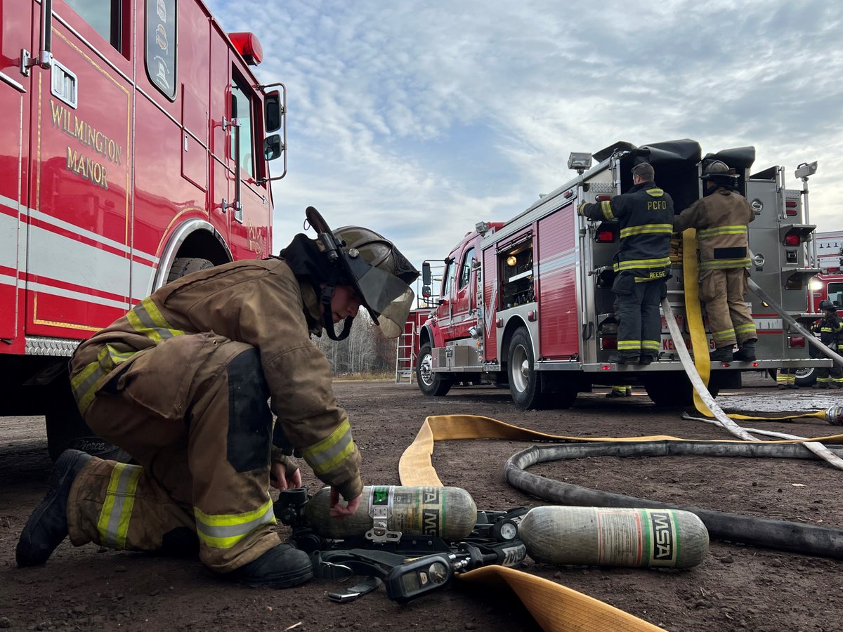 usairforce's tweet photo. Four @148FW firefighters participated in a “first-of-its-kind” two-week finishing school alongside civilian firefighters.

https://t.co/wc1f5JgGSh

@AirNatlGuard https://t.co/MbRwPkMmBq