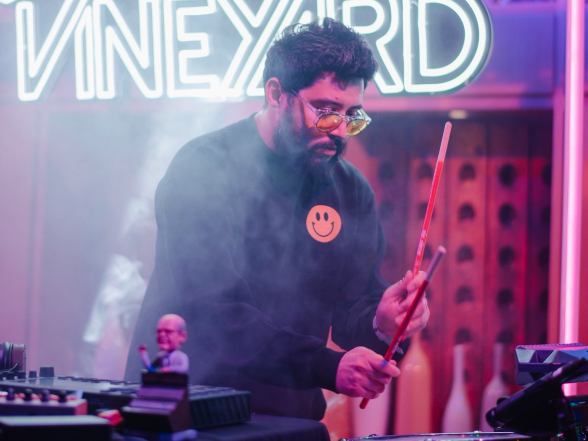 Live In The Vineyard Goes Country tweet media