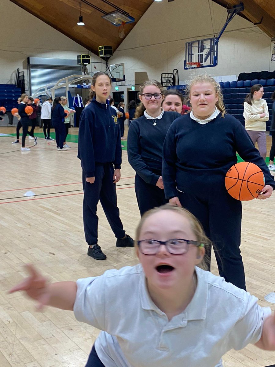 scoilchiarain1's tweet photo. Well done to our senior girls who attended another coaching session with @BballIrl on Thursday last. Through the women in sport initiative, all seventy or so girls were given their own basketball on the day. Thanks to Paul Carr @BballIrl and @EoinScoil for organising the days. https://t.co/gf91Akckhl