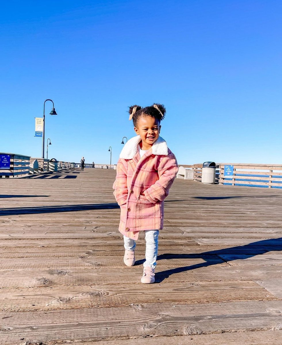 PismoLighthouse's tweet photo. All smiles for Friday in #SLOCAL 😆🌊 With the holidays around the corner, it is the perfect time to experience all this Fall &amp; festive on the coast.  Here are a few fun ideas:

-Pismo Beach Butterfly Grove 🦋
-Delicious treats @oldwestcinnamon 🤤
-Nature Nights @slobotanical ✨ https://t.co/Xf0jluQvYy