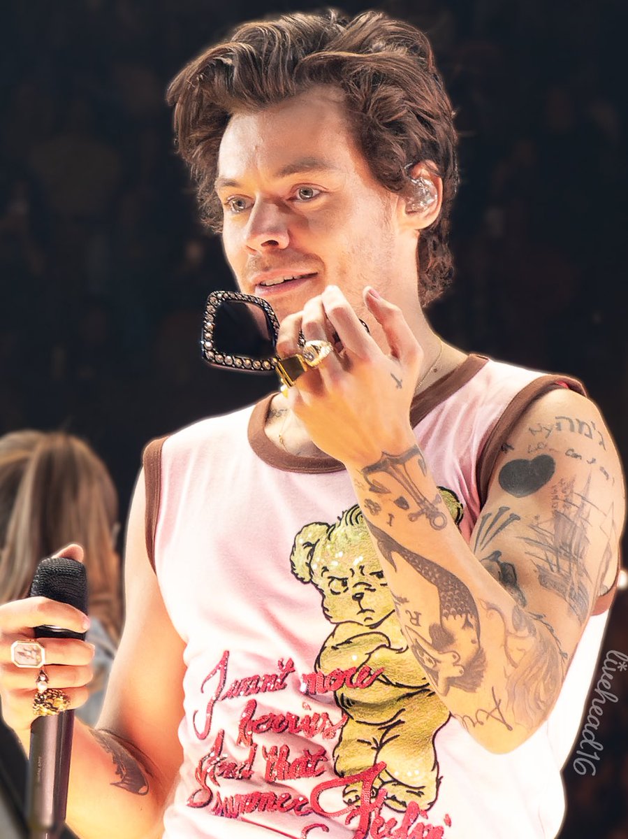 hourly harry styles (@hourlyharrys) on Twitter photo 