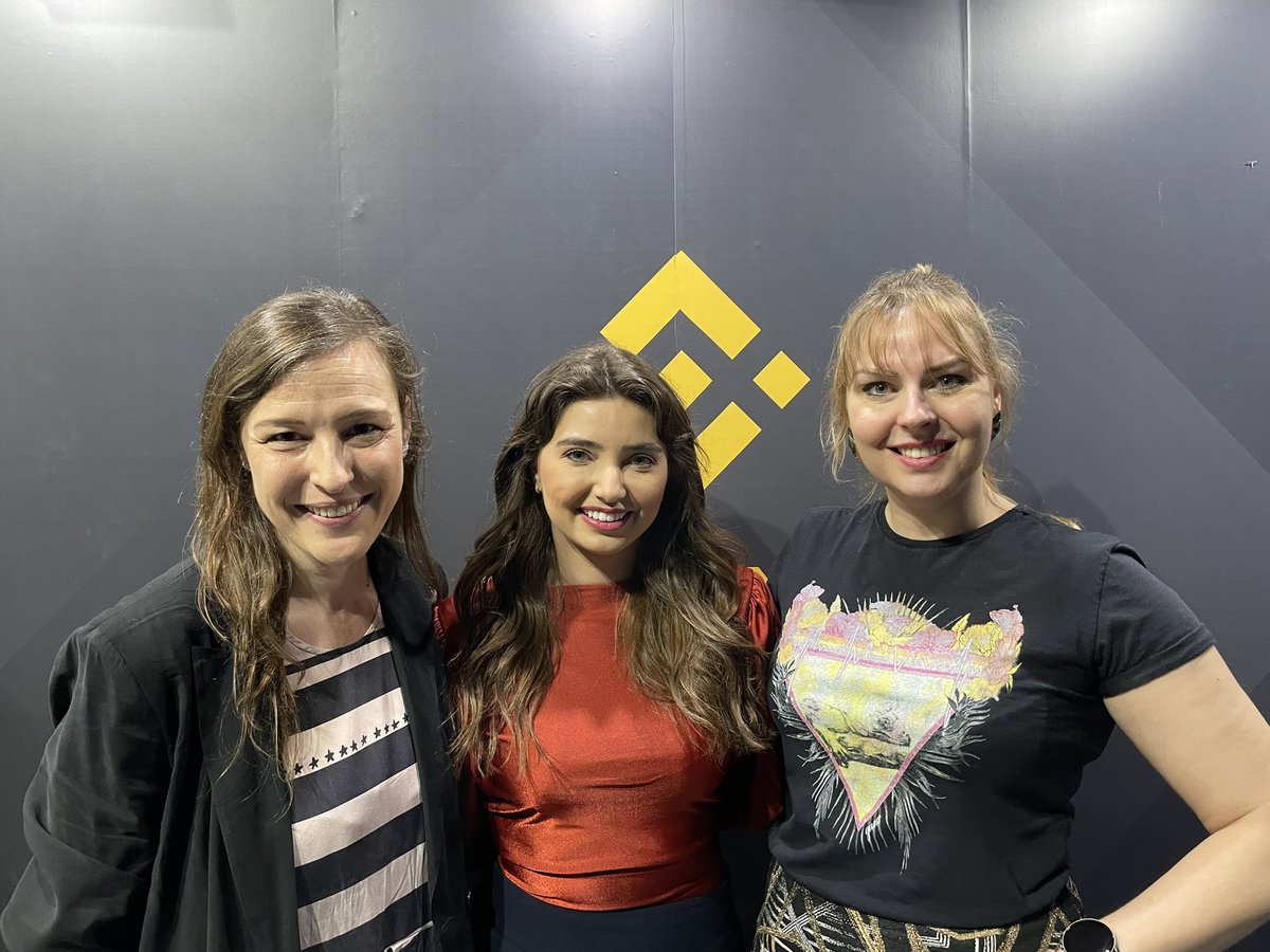 BinanceArg's tweet photo. Nuestro equipo de PR y @BinanceVIP también nos acompañan para asistir a nuestros Binancians 💛 

#BinanceEnLABITCONF https://t.co/N2PnKHqbvl