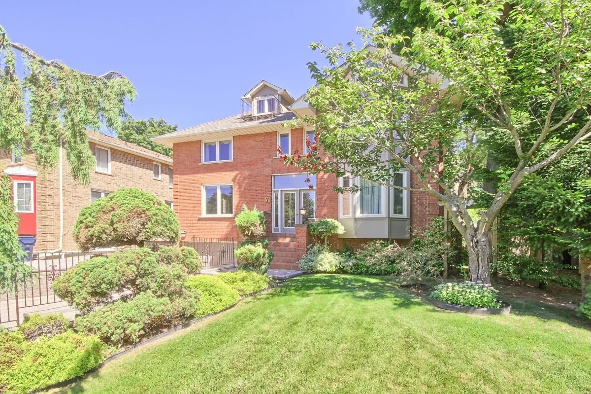 ZenRealEstateTO's tweet photo. Check out this home! Prime neighbourhood, walking distance to both Bluffers Park and Marina and R.H. King Academy! This 4 bedroom, 3 bath home was custom built and has had one owner. Very well maintained, large open spaces, .. https://t.co/TNp5xIcpkR https://t.co/3ukRZ7piv7