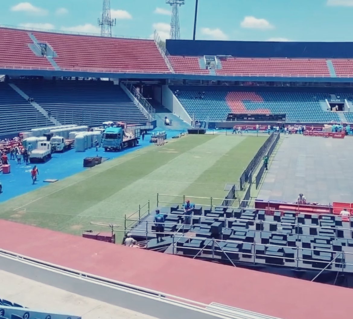 jsosars's tweet photo. duplicaron el tamaño del sector playa en La Nueva Olla para Bad Bunny.

Ojalá no pase nada malo de verdad 😰 https://t.co/r8B20Ssaek