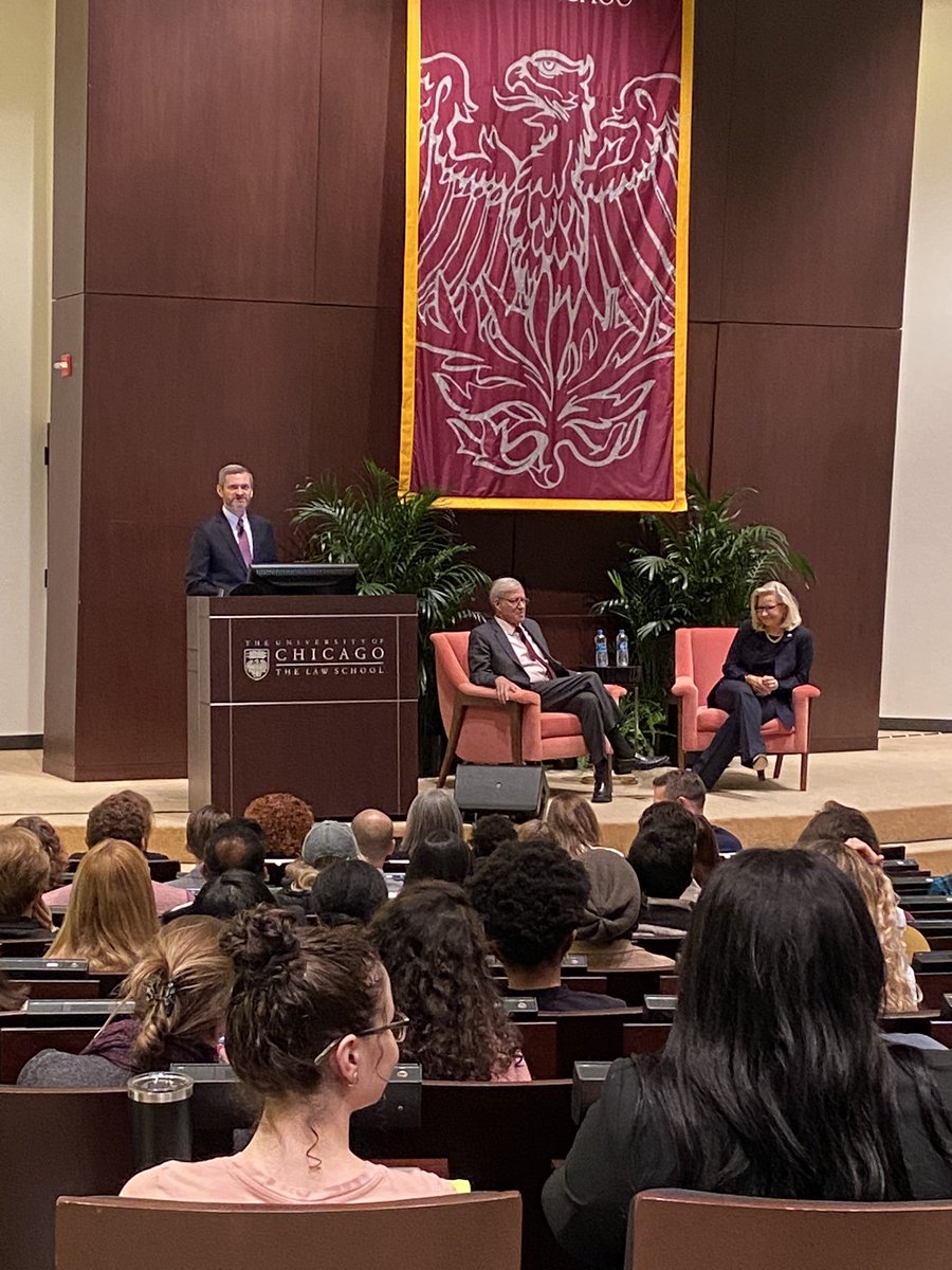 elisacepstein's tweet photo. A peer asked @RepLizCheney, speaking at @UChicagoLaw, if she would denounce waterboarding. 

She said: “my view is that waterboarding saved lives” 

… besides for it violating both US &amp; Intl Law, &amp; being generally abhorrent, it was also very clearly ineffective. https://t.co/2QXrDNmyuZ