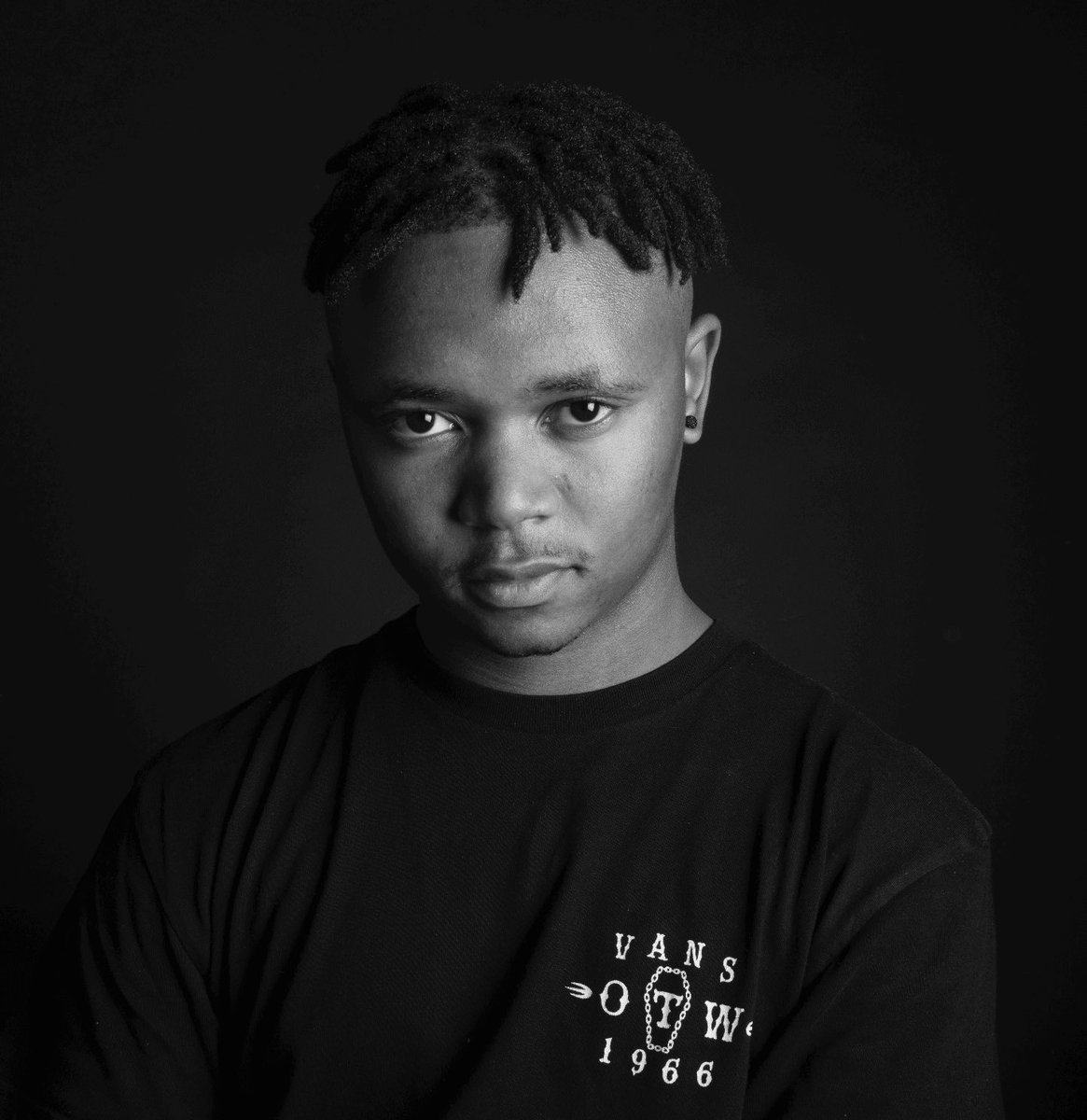 InvisibleBord's tweet photo. Thero Makepe is an artist and photographer born and raised in Botswana, currently working between Cape Town, Johannesburg, and Gaborone. Makepe’s work is informed by past and present narratives about his upbringing and lived experiences in Botswana and South Africa. https://t.co/Ij4RhoBAjb