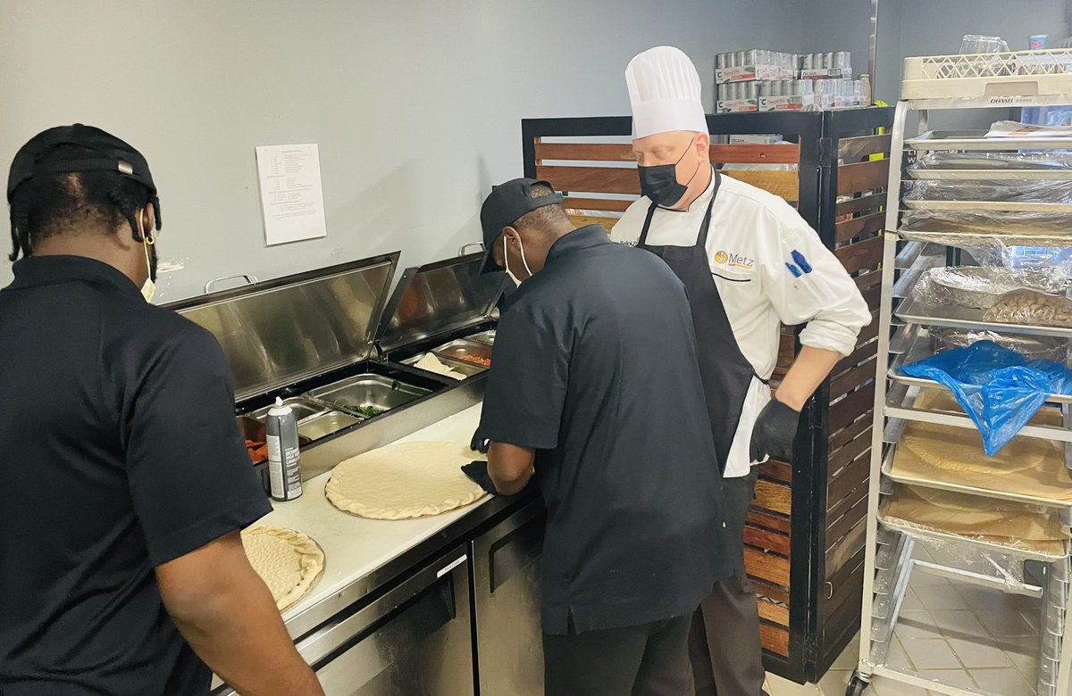 ChefHannah419's tweet photo. Our Corporate Chef John Selick trained Metz team members on all things Pizza last week at ECMC’s Great Lakes Cafe. So much positive energy from this training from employee engagement to guest satisfaction ♥️ Special thanks to OJ for his positive attitude and flawless execution. https://t.co/rvBKrQs2e8