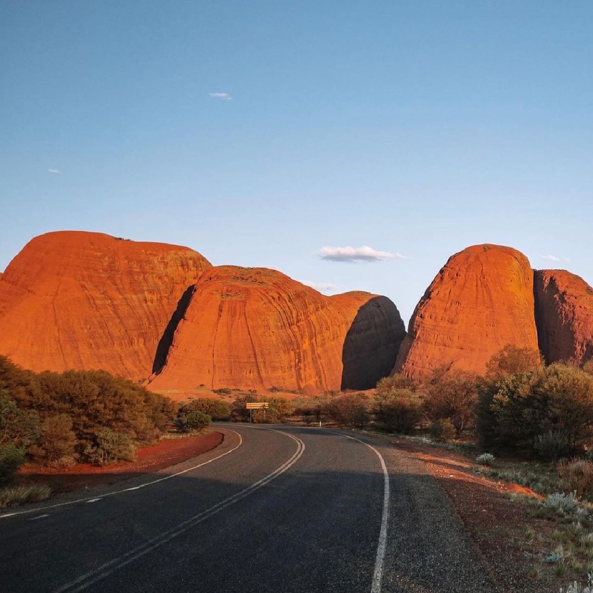 All #roadtrips *should* lead to #KataTjuṯa 🚗❤️

Today, we're joining IG/twosometravellers and exploring this stunning region in @NT_Australia's #UluruKataTjutaNationalPark - home to the Anangu people.

#seeaustralia #comeandsaygday