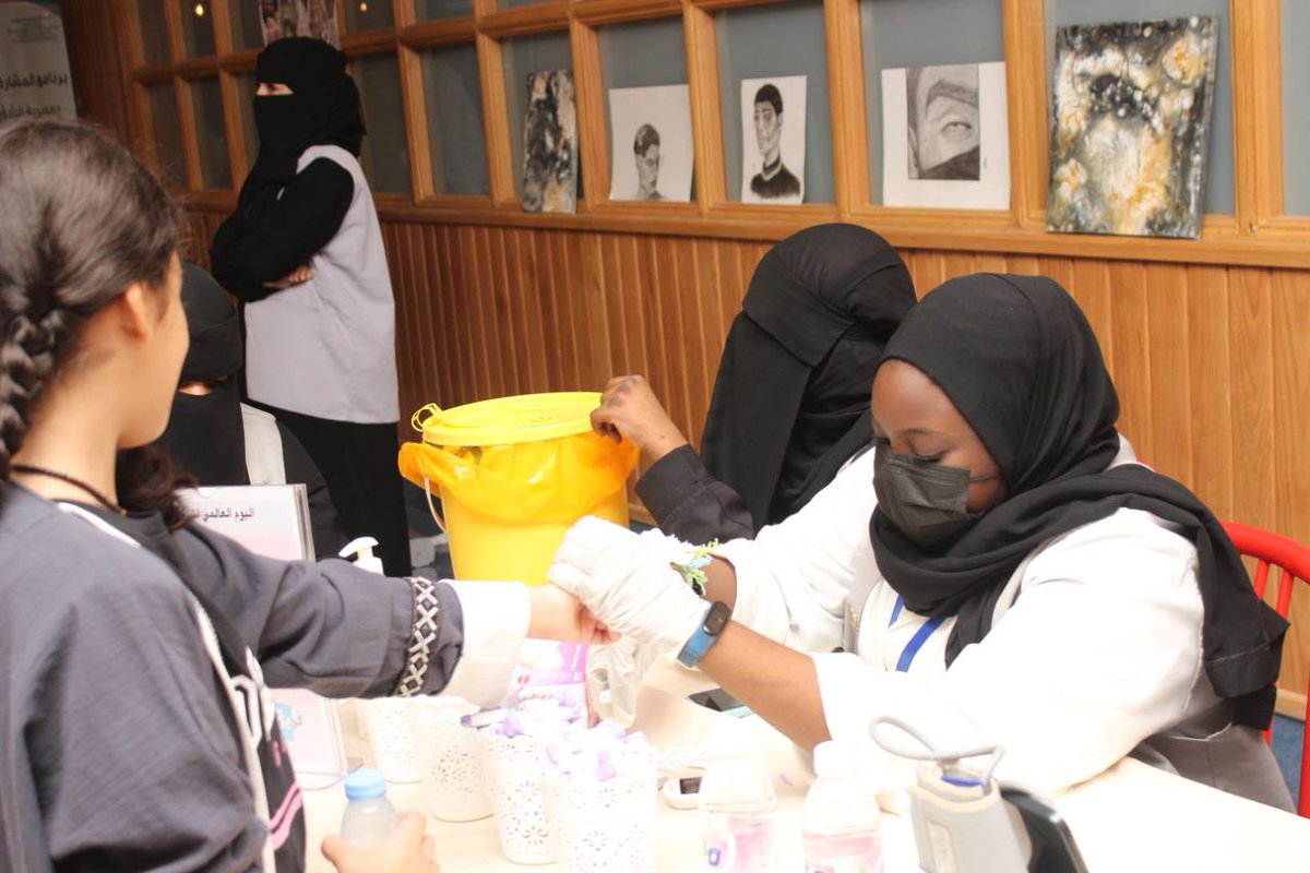 لليوم الثاني على التوالي إدارة التواصل والعلاقات والتوعية الصحية بصحة مكة المكرمة وفريق أنا صحي التطوعي يفعلان فعالية اليوم العالمي للسكري 2022  وختام الفعالية