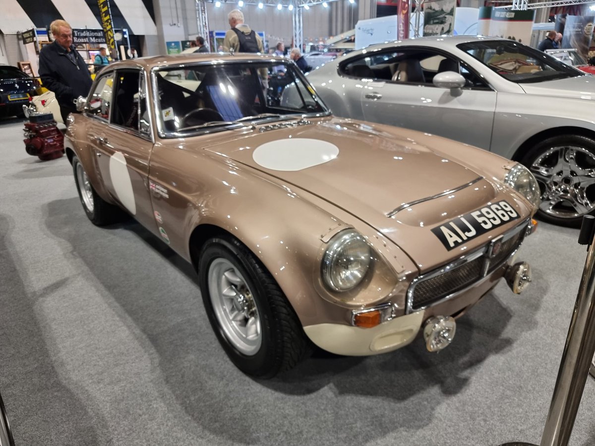 Met up with an old friend today. Miss this rocket. Parted with this to purchase a very different vehicle and its currently at the NEC for sale with Oselliin Hall 3. #MGCGTS