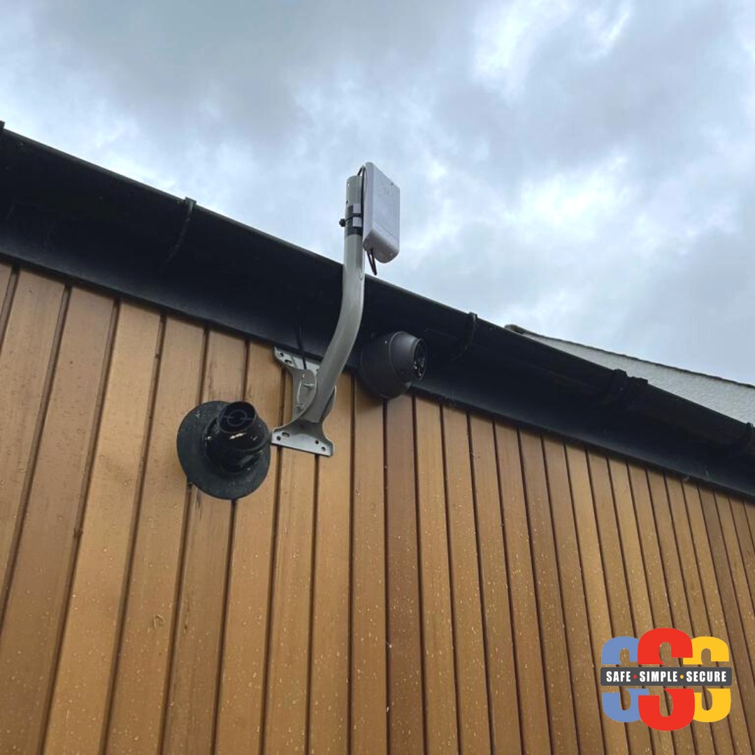 SafeSimpleSec's tweet image. CCTV surveillance isn’t just for business properties. Safe Simple Secure can equip your home with the ultimate burglar deterrent that’s both visible and effective!

For more information, please get visit: safesimplesecure.com/residential/re…

#SafeSimpleSecure #CCTV #Residential #HomeSecurity