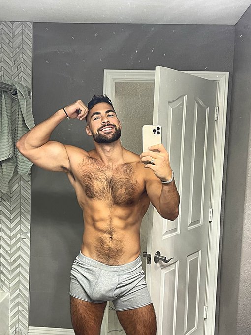 Always start your morning with a smile❤️😁🤞🏻 https://t.co/2Mas2zoqe2