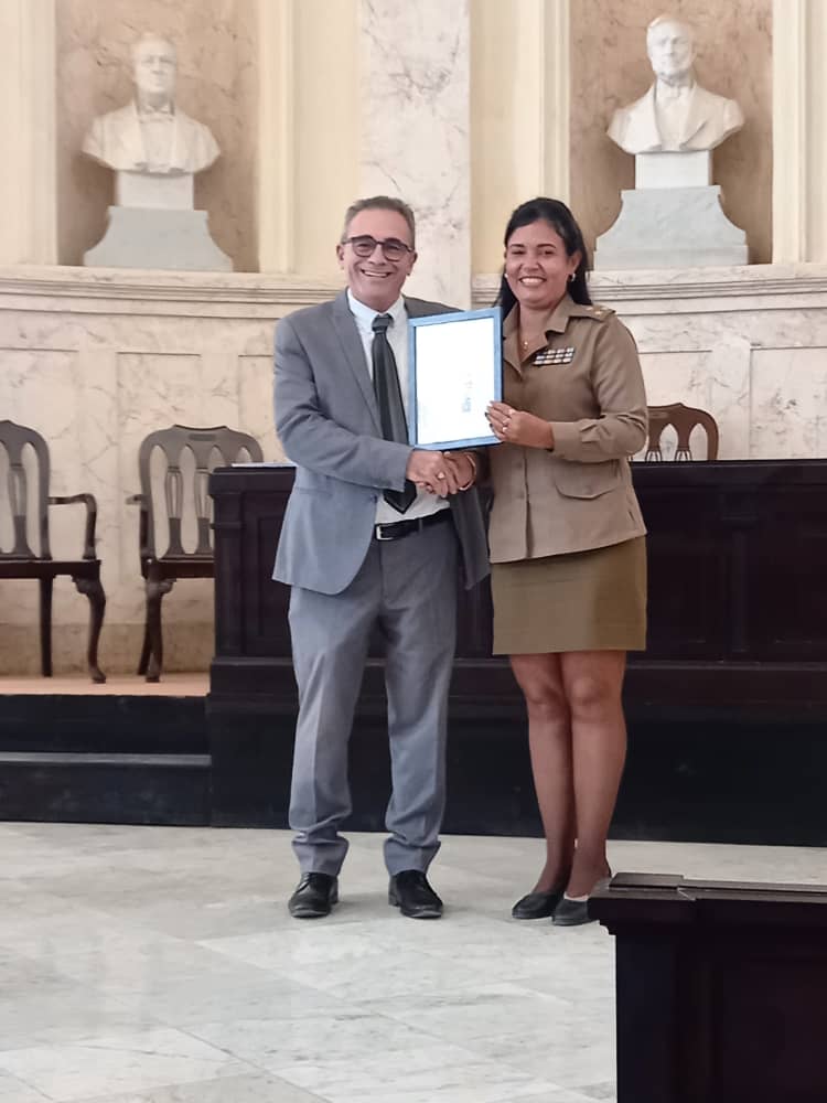 Es un orgullo para <a href="/Celguardianes/">Celosos Guardianes de la Salud</a> haber recibido el reconocimiento de la Academia de Ciencias de Cuba por haber sido protagonistas en el enfrentamiento a la Covid-19 #60AniversarioHNaval #CubaPorLaSalud #CubaPorLaVida  <a href="/CaridadCuba1/">La mambisa de la salud</a> <a href="/ccbara20/">ccbara20</a> <a href="/Letizia18446462/">Risita</a> <a href="/Enoelvis4/">Enoelvis</a> <a href="/Aray2387/">Marisilvy Elpuly Soria</a>