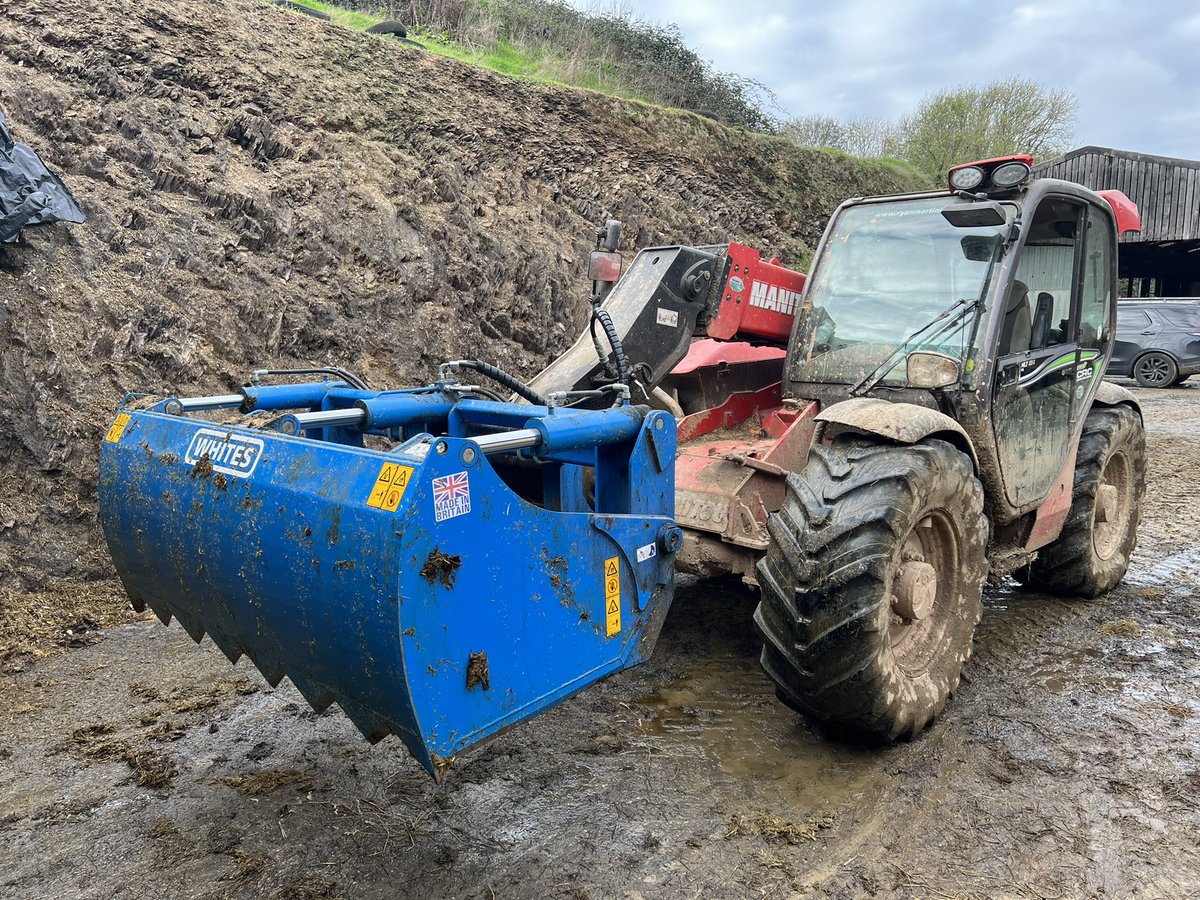 WhitesBuckets's tweet photo. Shear Grab earning itโs keep @rdmachinery #ukbuilt #whitesdifference #agriculture #manufacturing #manitou #sheargrab #silage #clamp https://t.co/sLdqwjHOvE